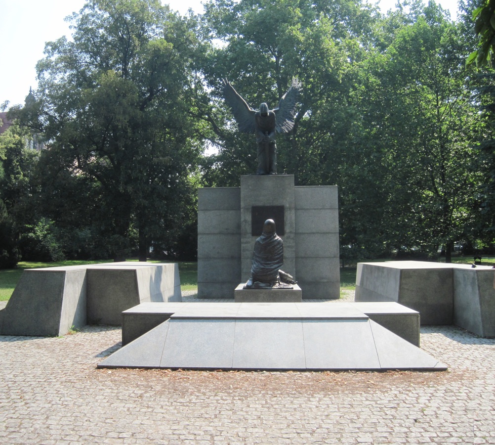 10-Breslavia-Monumento dedicato alle vittime del massacro di Katyn